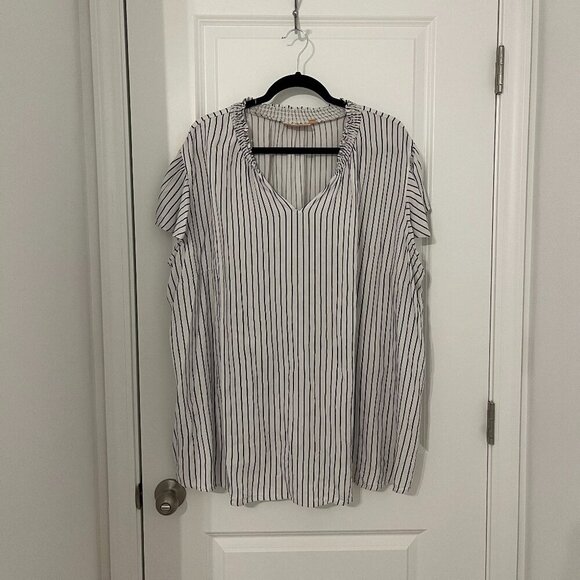 EVRI Tops - Evri Black & White Striped Lightweight Breathable Blouse Size 4X